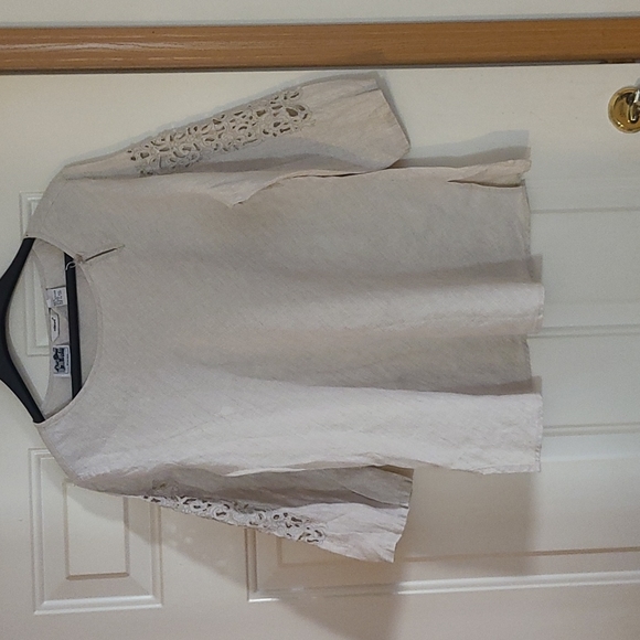 Linen Top - Picture 2 of 6